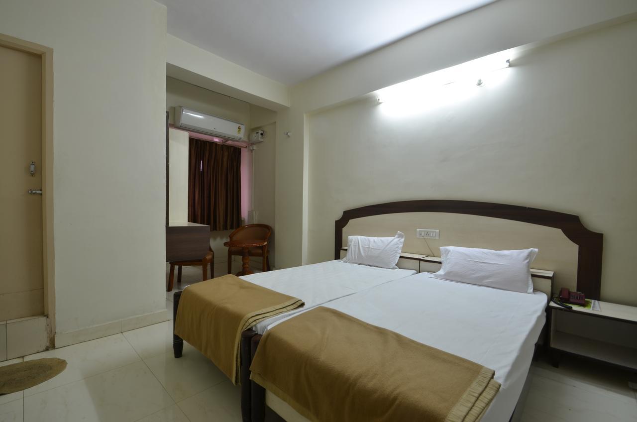 Hotel Maya Deluxe Haidarábád Kültér fotó