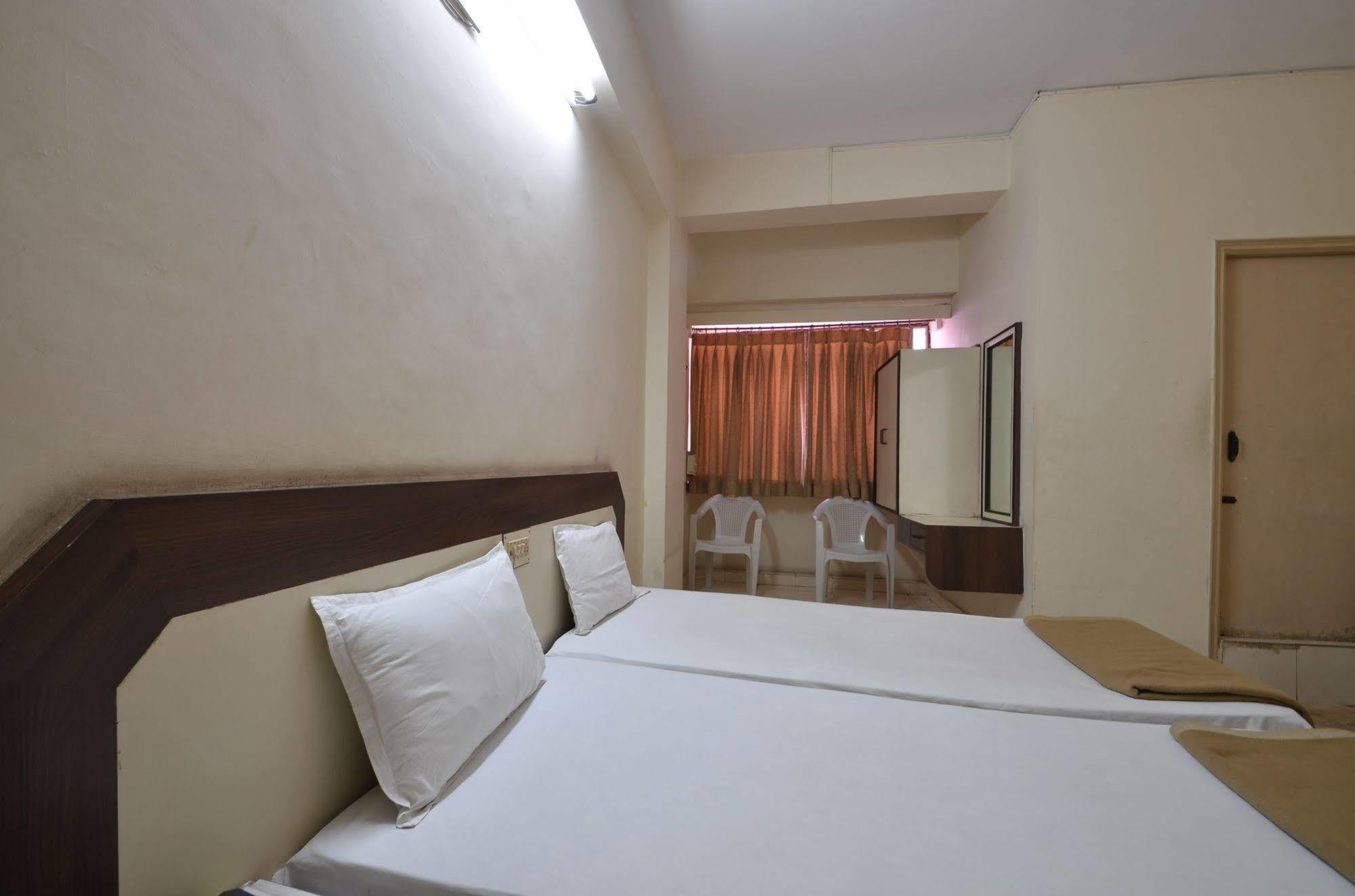 Hotel Maya Deluxe Haidarábád Kültér fotó